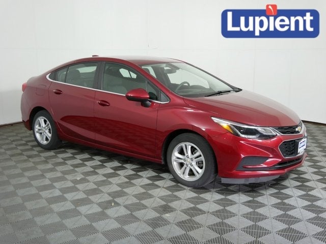 Used 2018 Chevrolet Cruze LT with VIN 1G1BE5SM1J7139112 for sale in Golden Valley, Minnesota